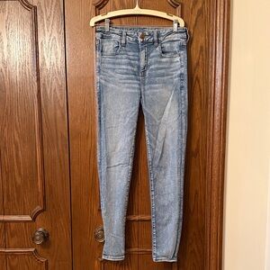 American Eagle Outfitters Light Wash Women’s Jeggings size 8 Regular